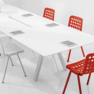 Plastične stolice_elegantne stolice_restoranske stolice_kuhinjske stolice_blagovaonske stolice_tovarne stolice_tapecirane stolice_vrtne stolice_vanjske stolice